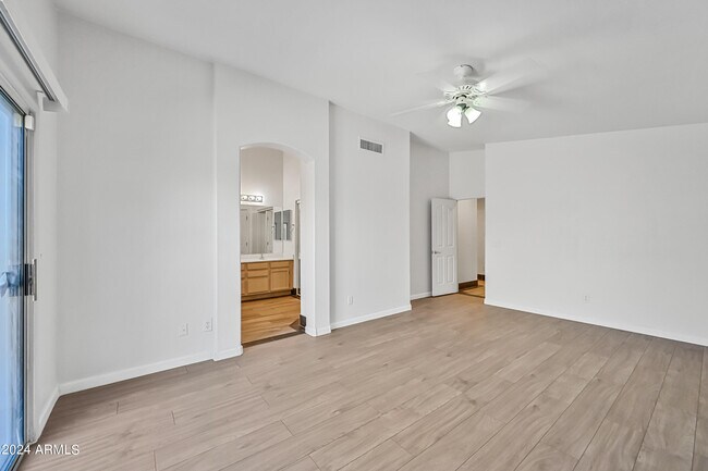 Building Photo - 4436 E Mountain Sage Dr