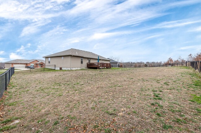 Building Photo - Gorgeous 3 Bedroom Home in Woodridge Estates!