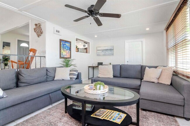 Building Photo - 1528 W River Shore Way