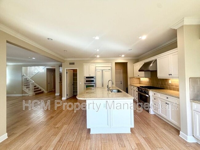 Building Photo - 52 Honeyrose