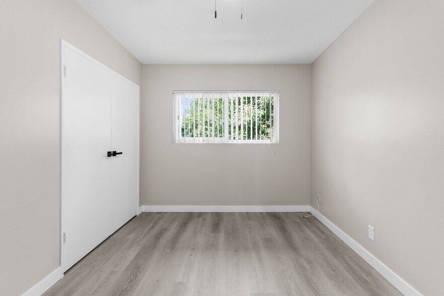 Building Photo - 113 S Lillie Ave