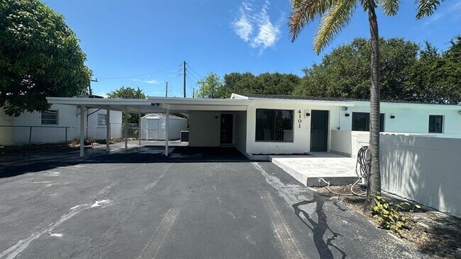 Building Photo - 4101 SW 48th Ct