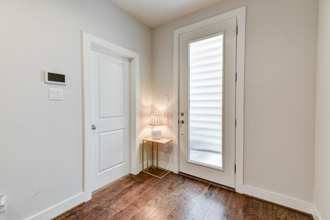 Building Photo - 5857 Dolores St