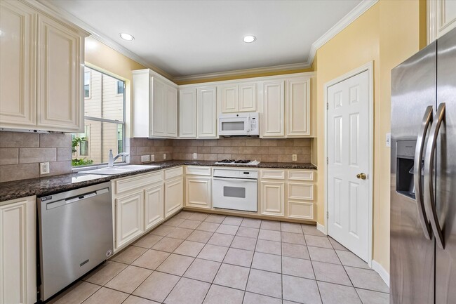 Building Photo - 2915 Jackson St