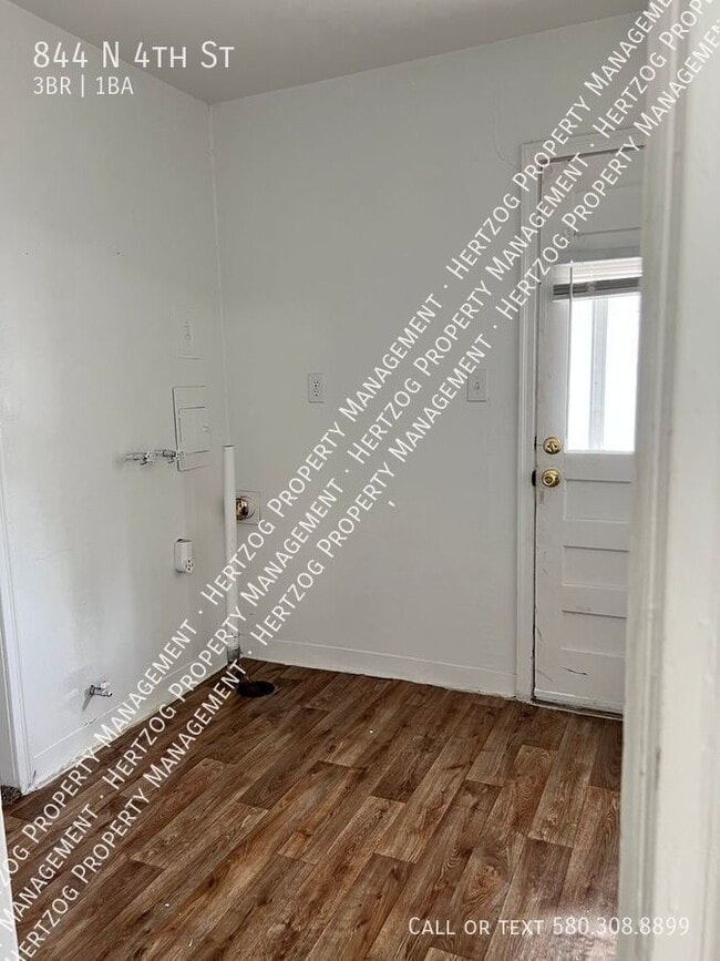 Building Photo - 844 N 4th St