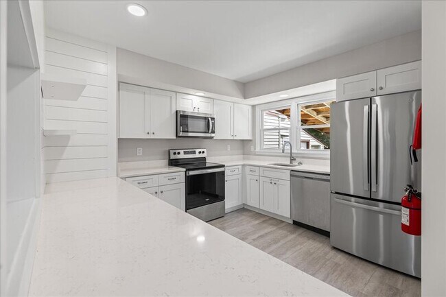 Building Photo - 116 Barclay Dr