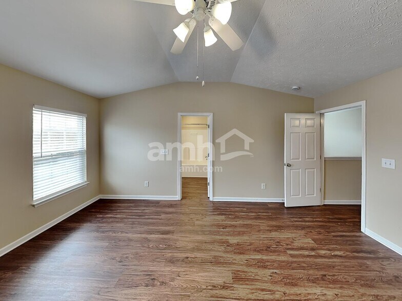 Building Photo - 2008 Red Jacket Ter