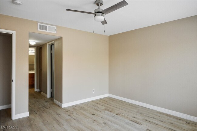 Building Photo - 1575 W Warm Springs Rd