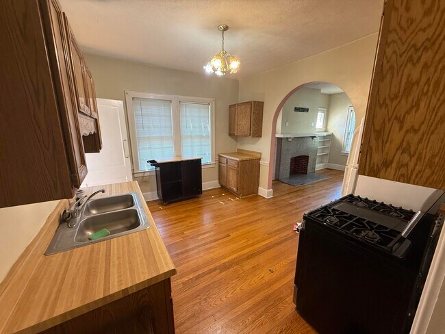 Building Photo - 608 Kastle Rd