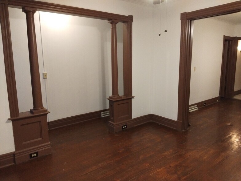 Building Photo - 593 3rd St