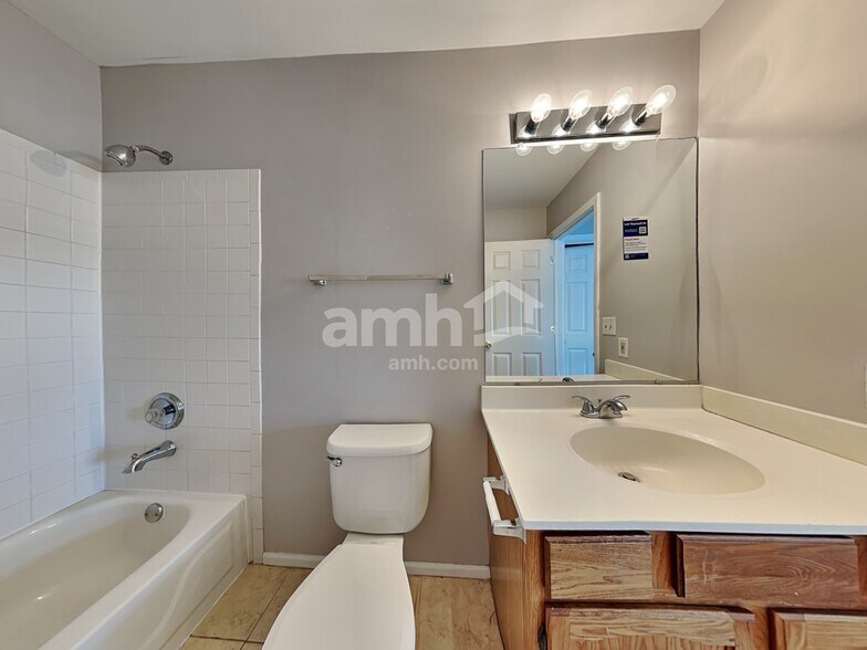 Building Photo - 20934 W Bloomfield Dr