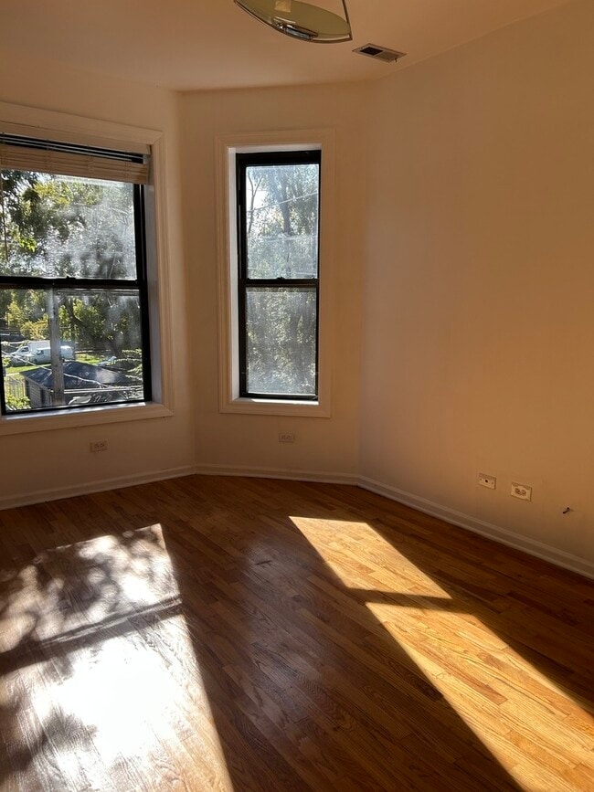 Building Photo - 363 E 59th St