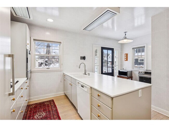 Building Photo - 1197 W Como Blvd