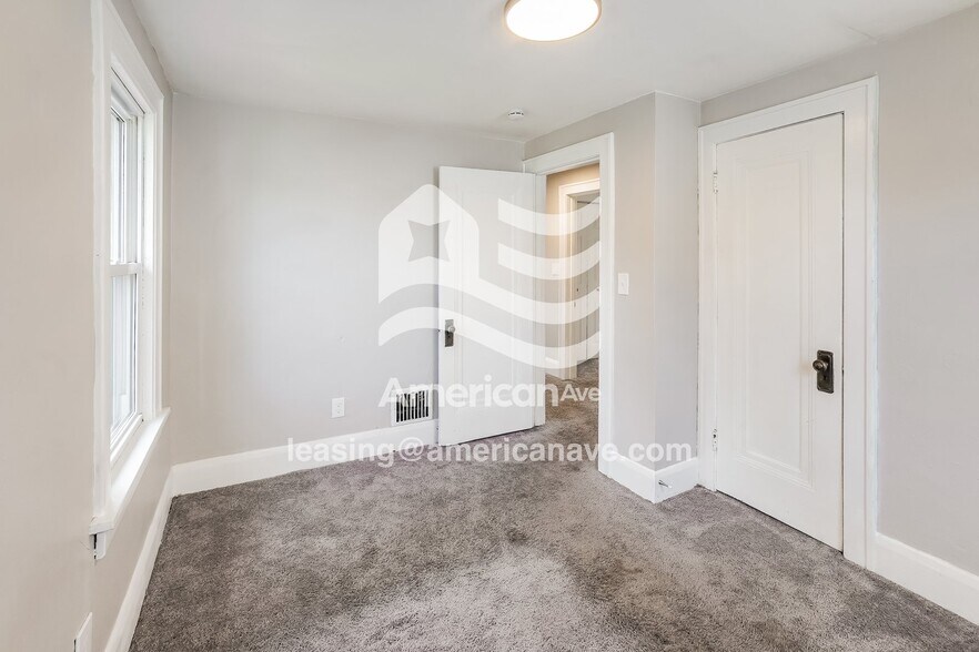 Building Photo - 2708 Wyndale Rd