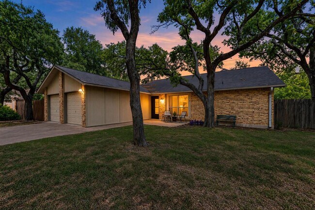 Building Photo - 8808 Pineridge Dr