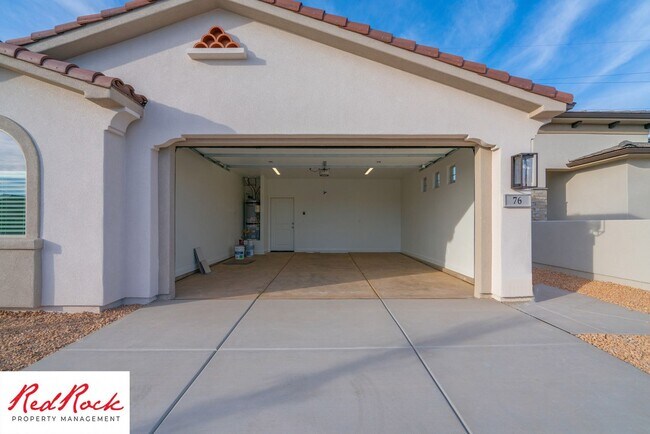 Building Photo - LIMITED TIME OFFER: 3 Bedroom, 2 Bath.  Fr...