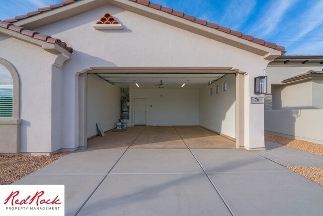Building Photo - St. George 3 Bedroom Single-Level Home–$30...