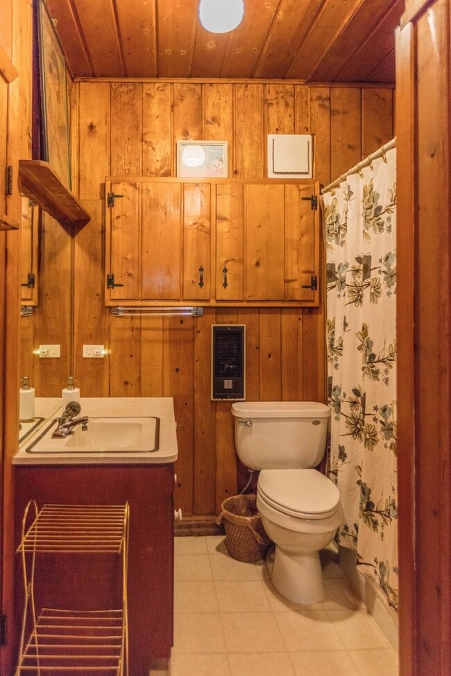 Building Photo - 3 bed/2 bath house in Oak Grove/Milwaukie- Available Now !