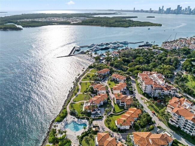 Building Photo - 19143 Fisher Island Dr
