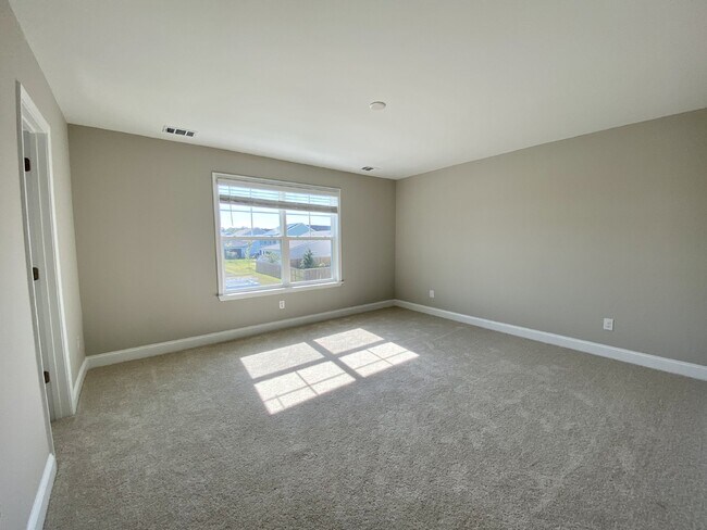 Building Photo - Malind Bluff, Five Bedroom Home!
