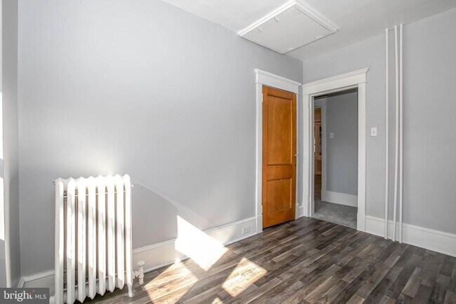 Building Photo - 20 E Merchant St