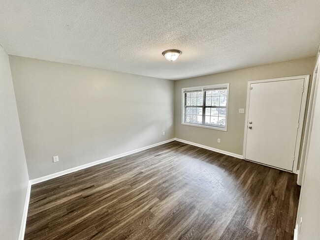 Building Photo - 3383 Seaforth Dr