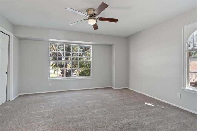 Building Photo - 5800 Belmoor Dr