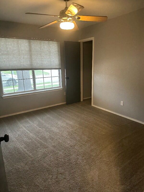 Building Photo - 1009 Hughmont Dr