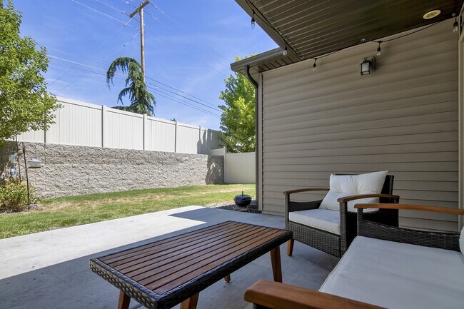 Building Photo - 1824 E Ringneck St