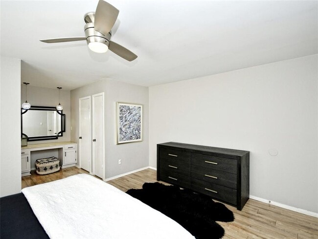 Building Photo - 11103 El Salido Pkwy