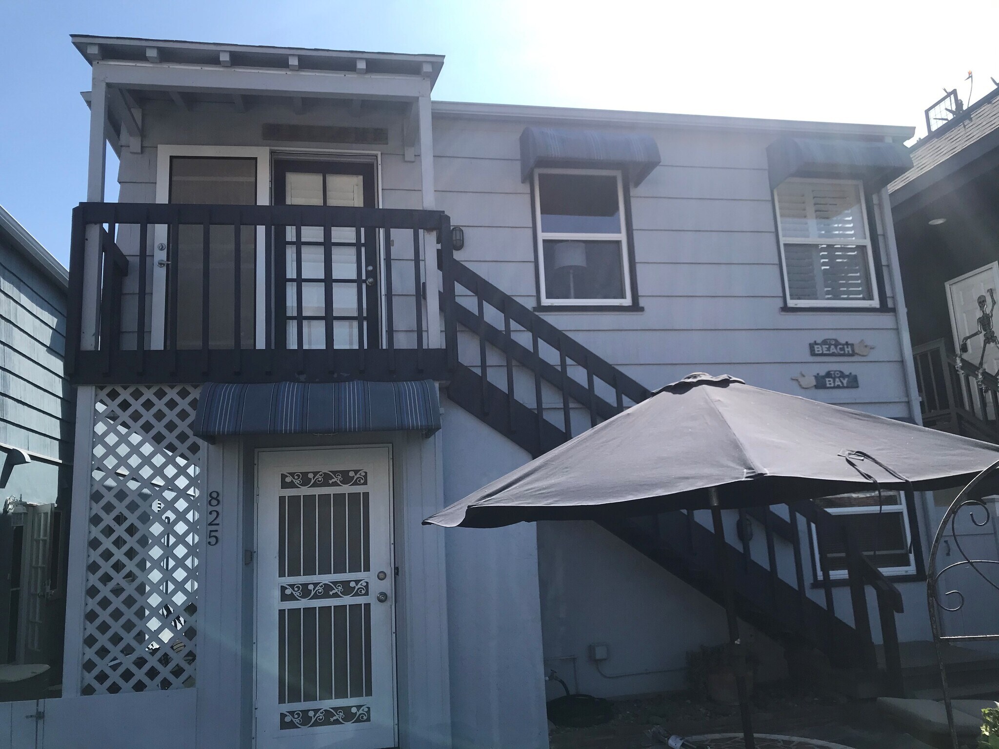 Upstairs Apartment - 827 San Luis Rey Pl