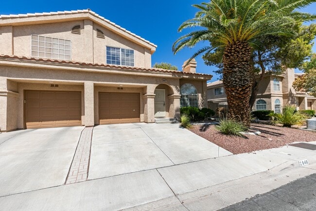 Building Photo - Stylish 2-Bedroom Townhome in Green Valley...