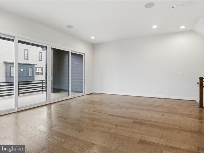 Building Photo - 20305 Savin Hill Dr