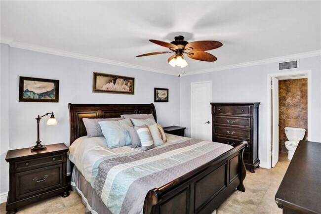 Building Photo - 1160 Hillsboro Mile