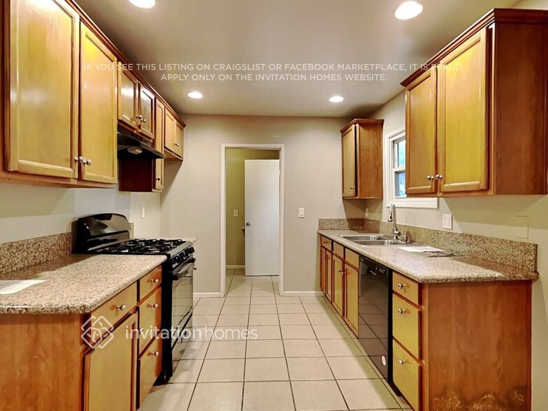 Building Photo - 490 Avignon Ct