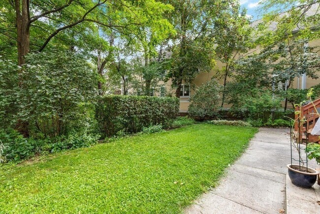 Building Photo - 46 Elmwood St