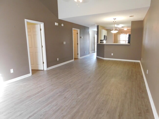 Building Photo - 135 Photinia Dr
