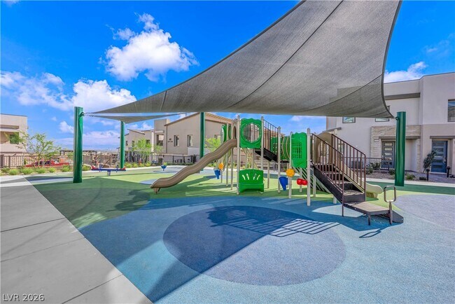 Building Photo - 600 N Carriage Hill Dr