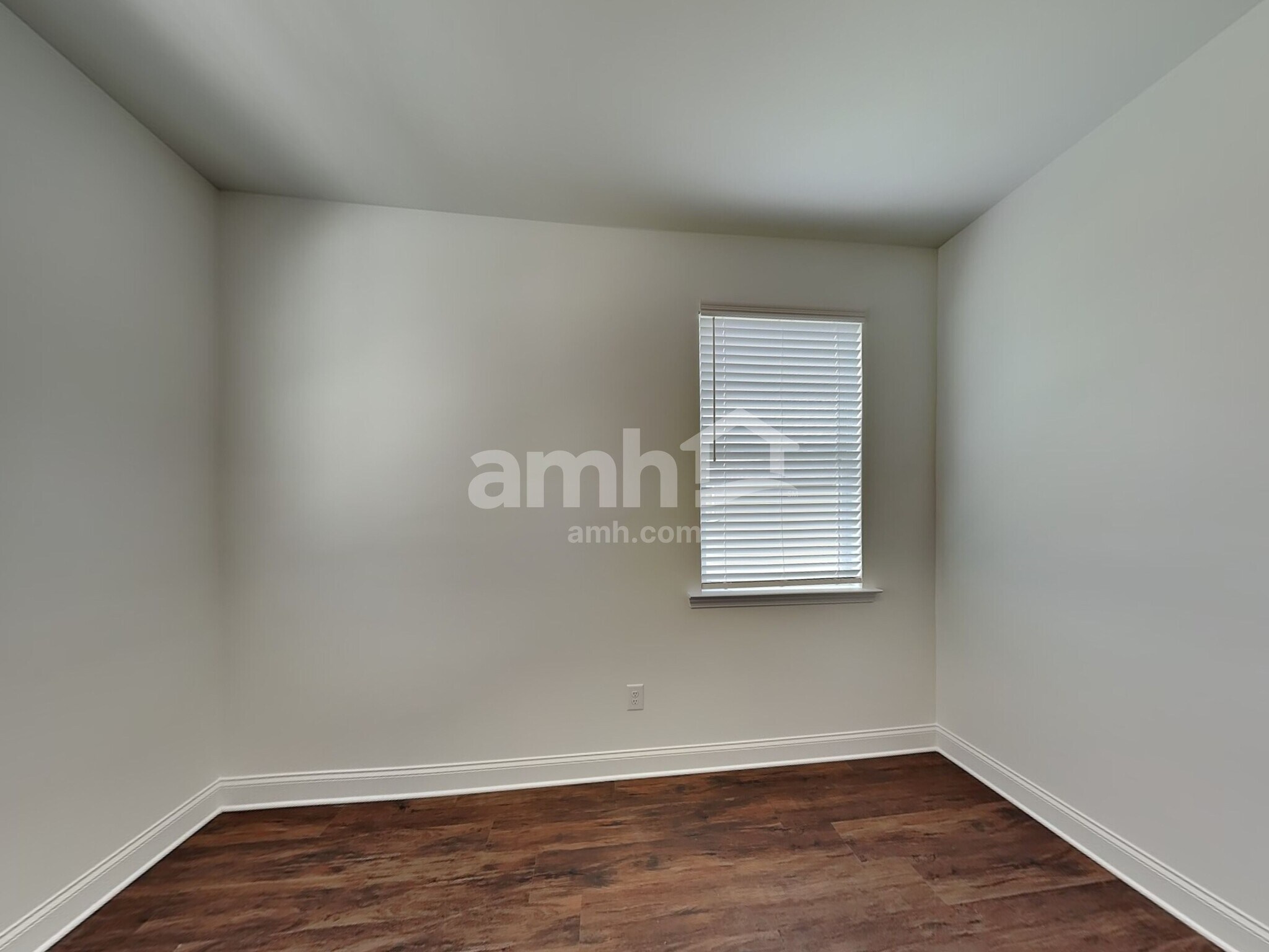 Building Photo - 90 Spruce Cir