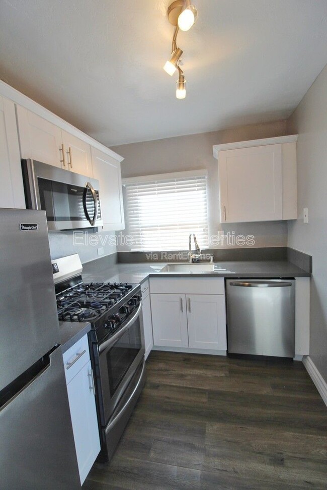 Building Photo - 4687 Hamilton St