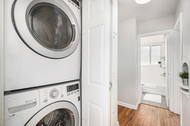 In-Unit Washer/Dryer - 1371 Ivy St