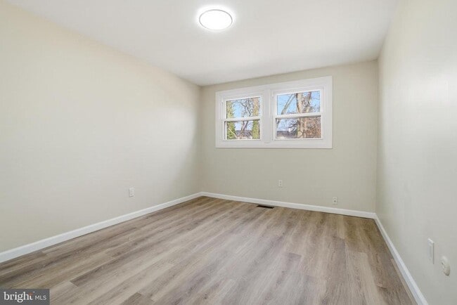 Building Photo - 7 Riverview Pl