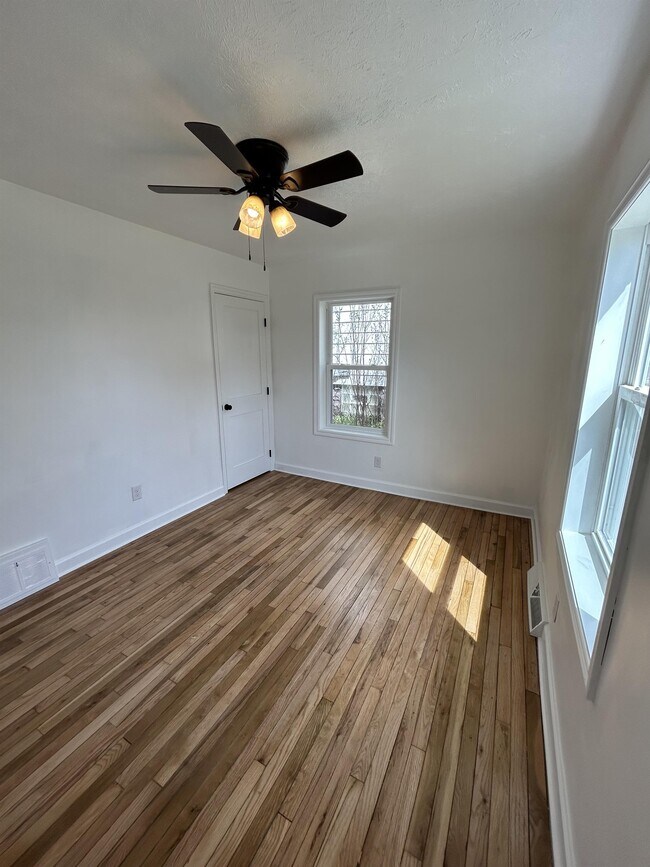 Building Photo - 2019 Oregon Ave