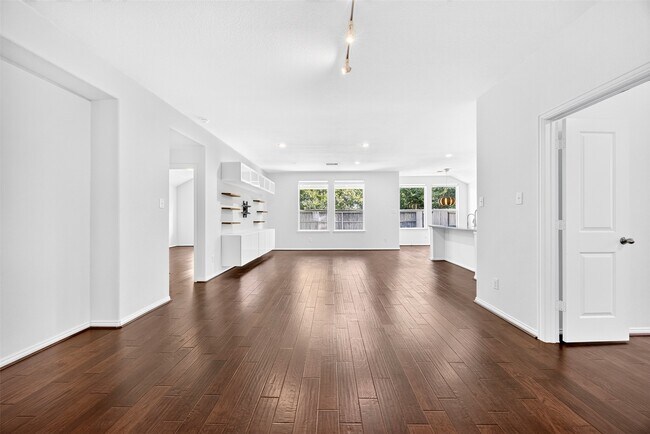 Building Photo - 16131 Sommerall Creek Ln