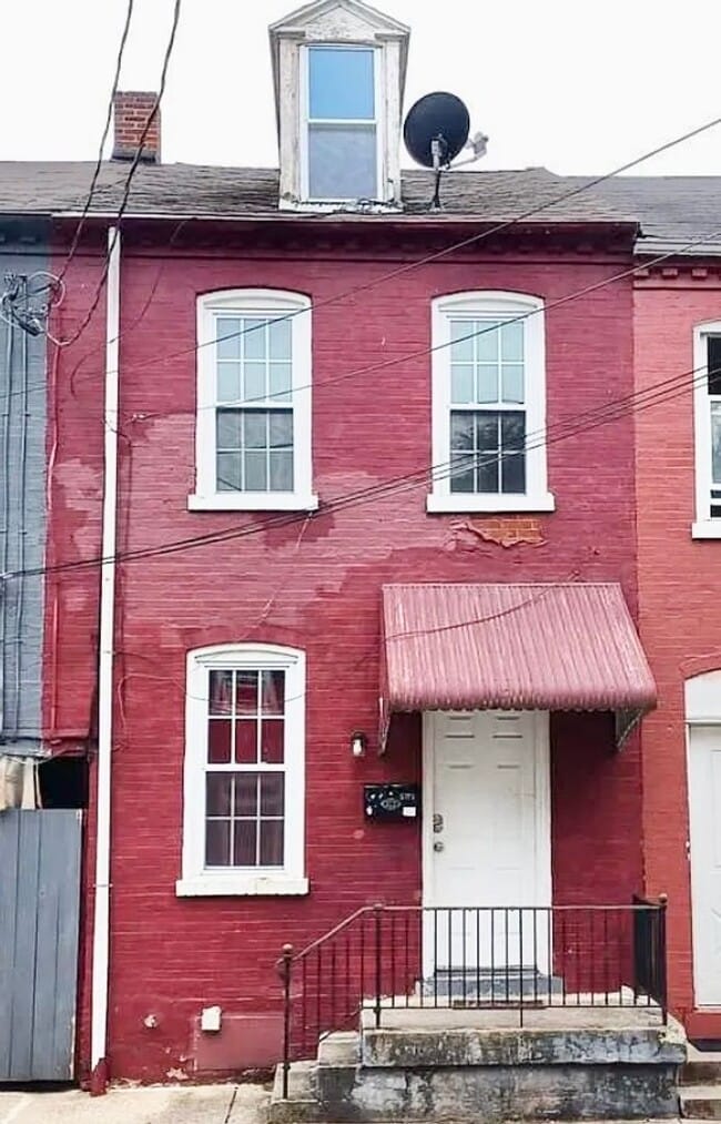Building Photo - 539 1/2 Green St – 3 Bed, 1 Bath Home in L...