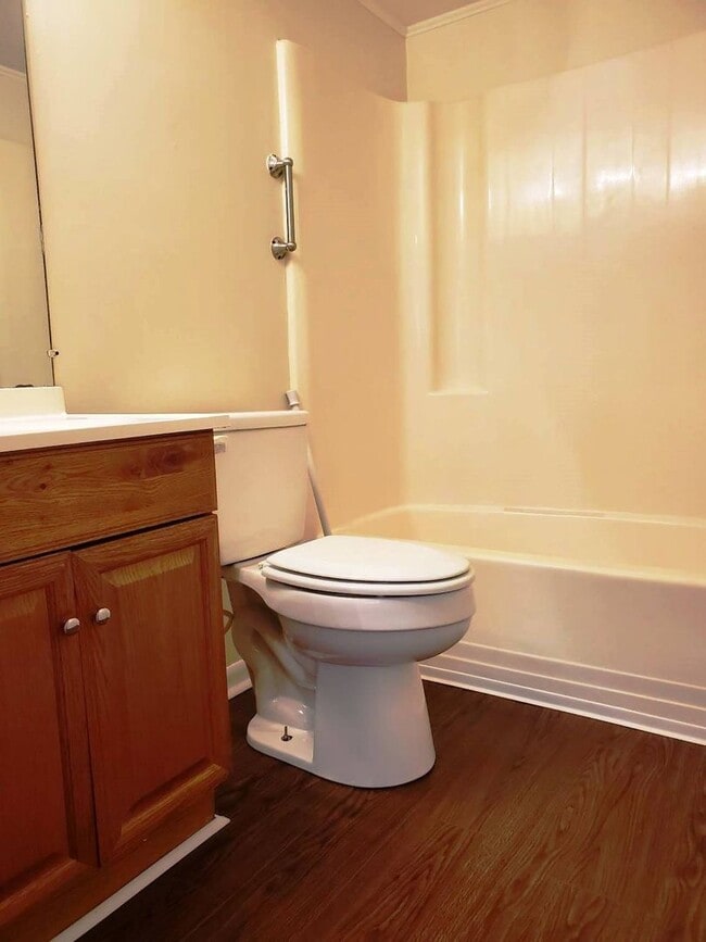 Building Photo - ** Available now** 2 Bedroom/2 Bath Condo on Southside close to Truman