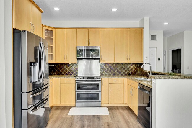Building Photo - 3354 Greenview Terrace W