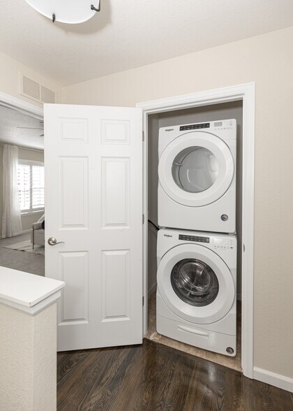 Building Photo - 7422 E 7th Ave Unit 14