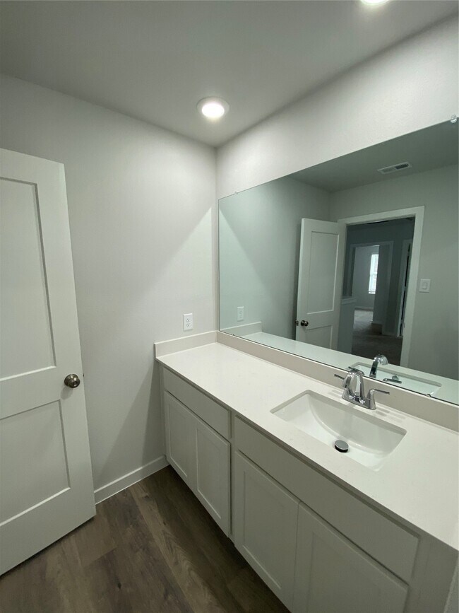 Building Photo - 122 Alset Dr