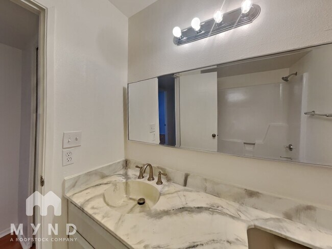 Building Photo - 4305 W Solano Dr N